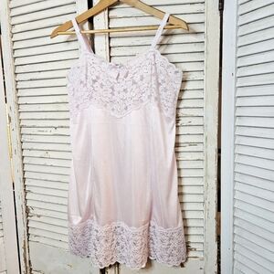Vintage 80s Soft Pink Shortie Slip With Lace Trim Small